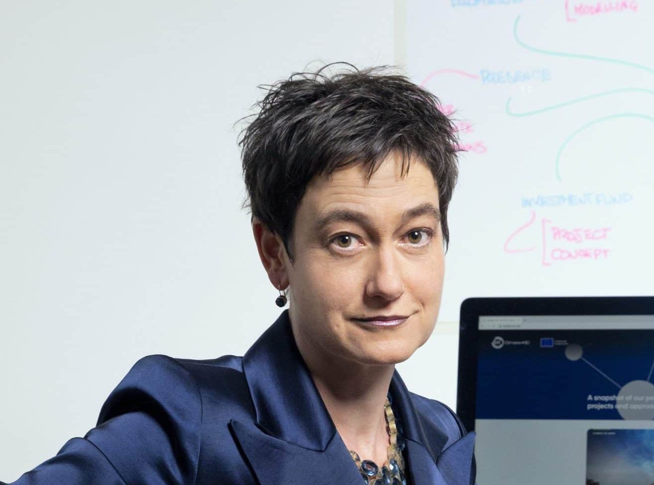 Kirsten Dunlop portrait at the desk